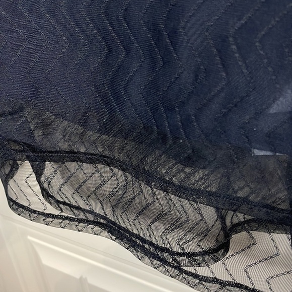 Beautiful BCBG black blouse - Picture 4 of 5